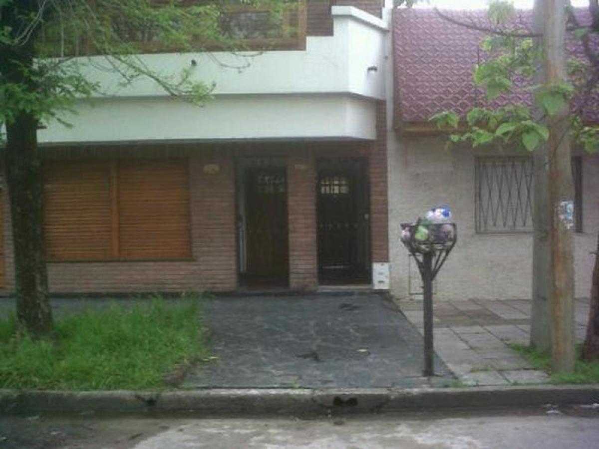 Дом с 2 спальнями в Ланус, Аргентина № 66300