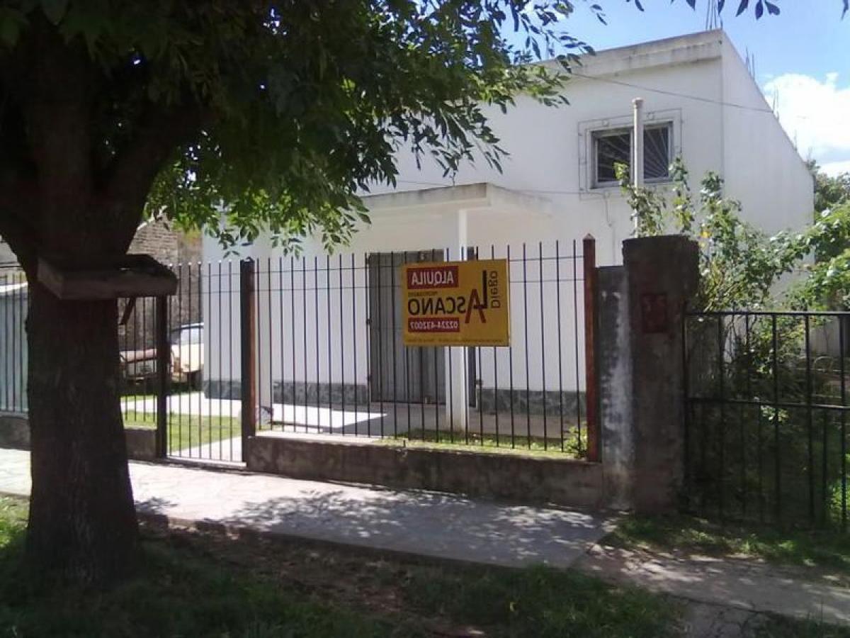 2 bedrooms House in Almirante Brown, Argentina No. 94695
