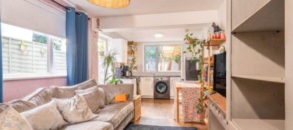 2 bedrooms Maisonette in Manor Park, United Kingdom No. 11439 3