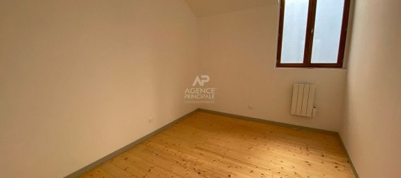 72m² Commercial property in Pontoise, France No. 169580 5