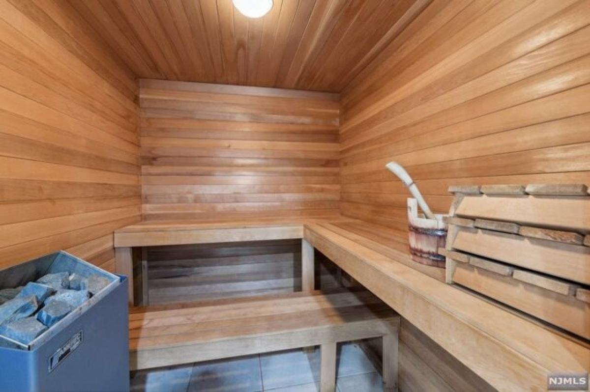 6 bedrooms House in Cresskill, USA No. 411692