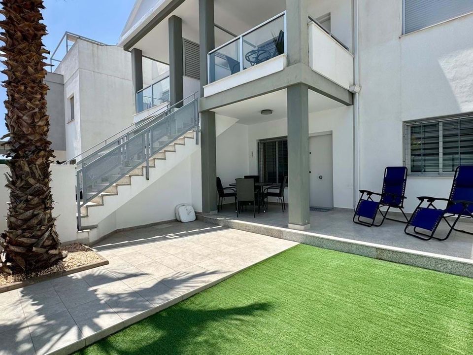 Apartamento de 2 dormitorios en Alicante, Spain No. 181495