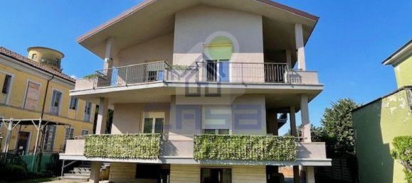 4 bedrooms Apartment in Castelvetro Piacentino, Italy No. 380688 3