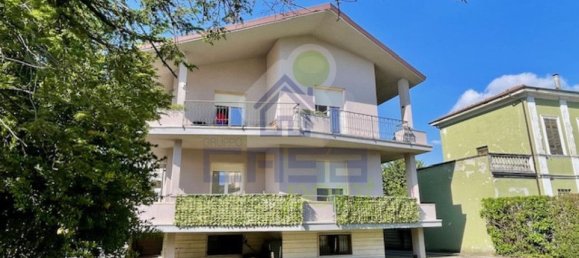 4 bedrooms Apartment in Castelvetro Piacentino, Italy No. 380688 4