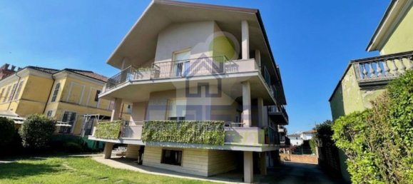 4 bedrooms Apartment in Castelvetro Piacentino, Italy No. 380688 2