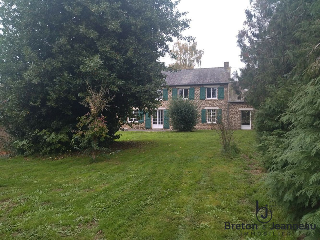 3 bedrooms House in Mayenne, France No. 357894