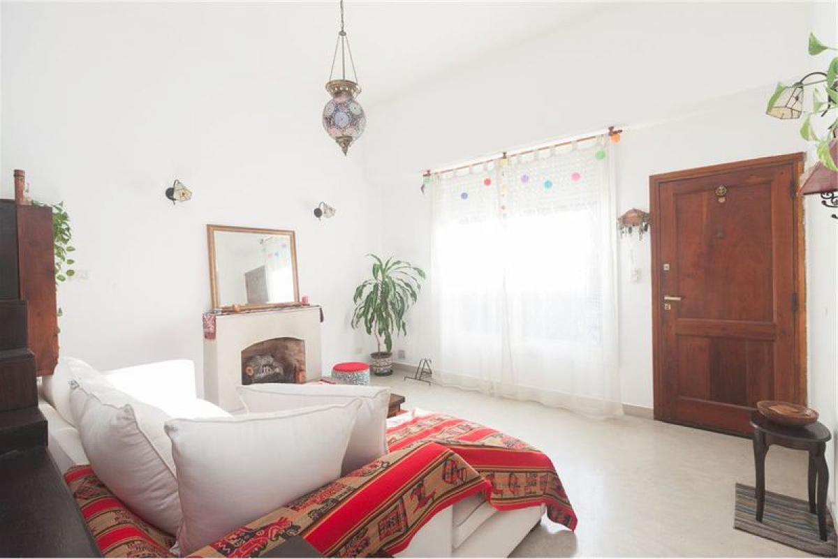 Casa de 3 dormitorios en Vicente López, Argentina No. 54465