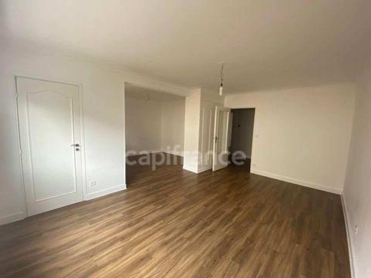 2 bedrooms Condo in Le Mans, France No. 24943