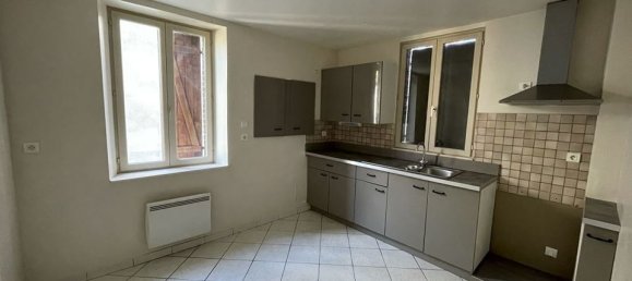 3 bedrooms Townhouse in Courtenay, France No. 242679 2