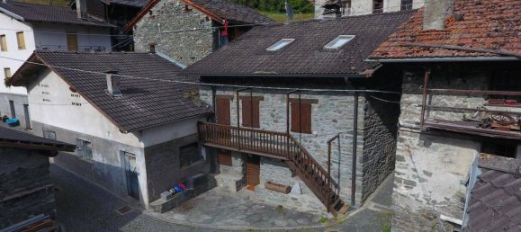 5 rooms House in Antey Saint Andre, Italy No. 339753 3