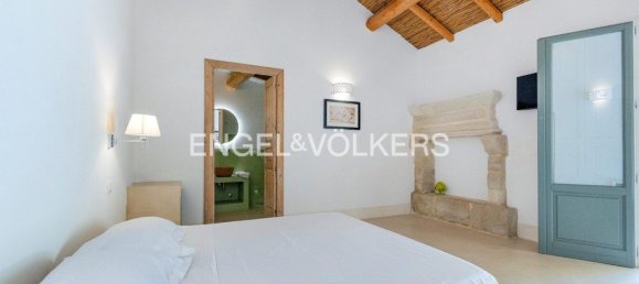 6 bedrooms House in Zollino, Italy No. 381746 8