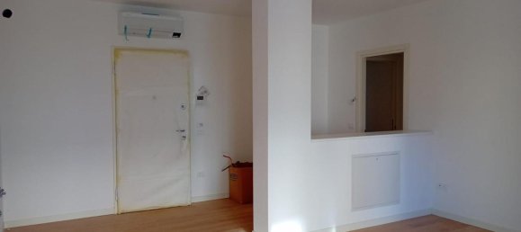 3 rooms Apartment in Vicenza, Italy No. 130771 6