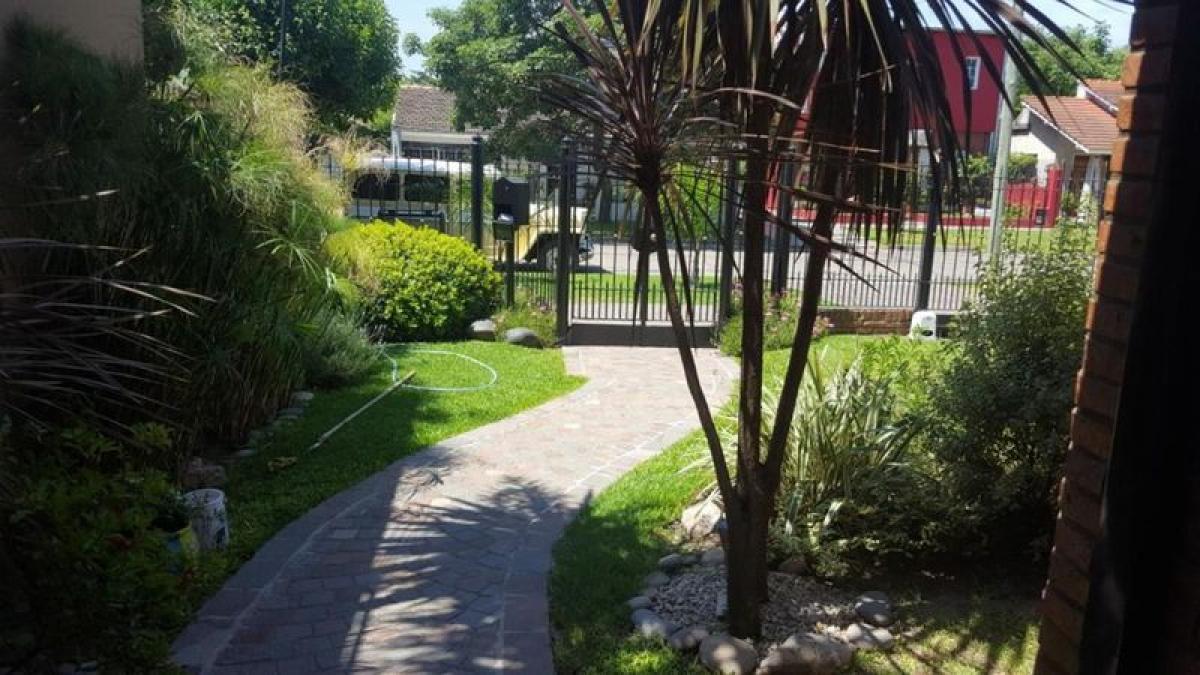 3 bedrooms House in Almirante Brown, Argentina No. 71976