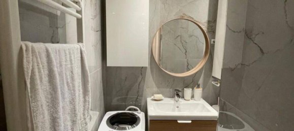 Studio in Paris, France No. 329075 5