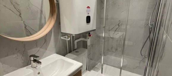 Studio in Paris, France No. 329075 6