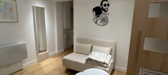 Studio in Paris, France No. 329075 2