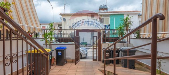 Apartamento de 2 dormitorios en Floridia, Italy No. 144200 4