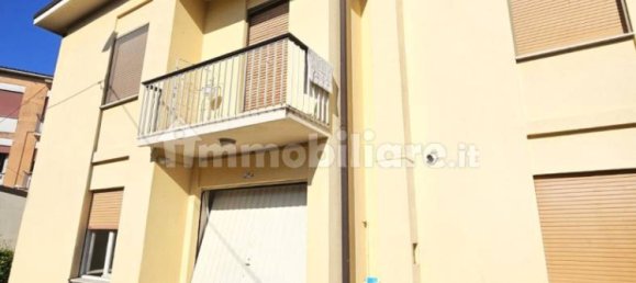 Villa de 3 dormitorios en Guastalla, Italy No. 319835 2