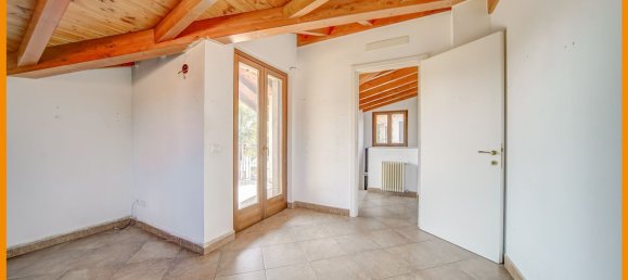 Вилла с 5 комнатами в Кастильоне Олона, Италия № 312021 2