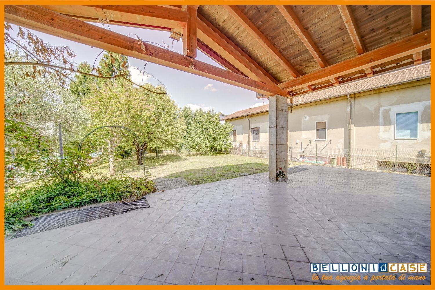 Вилла с 5 комнатами в Кастильоне Олона, Италия № 312021