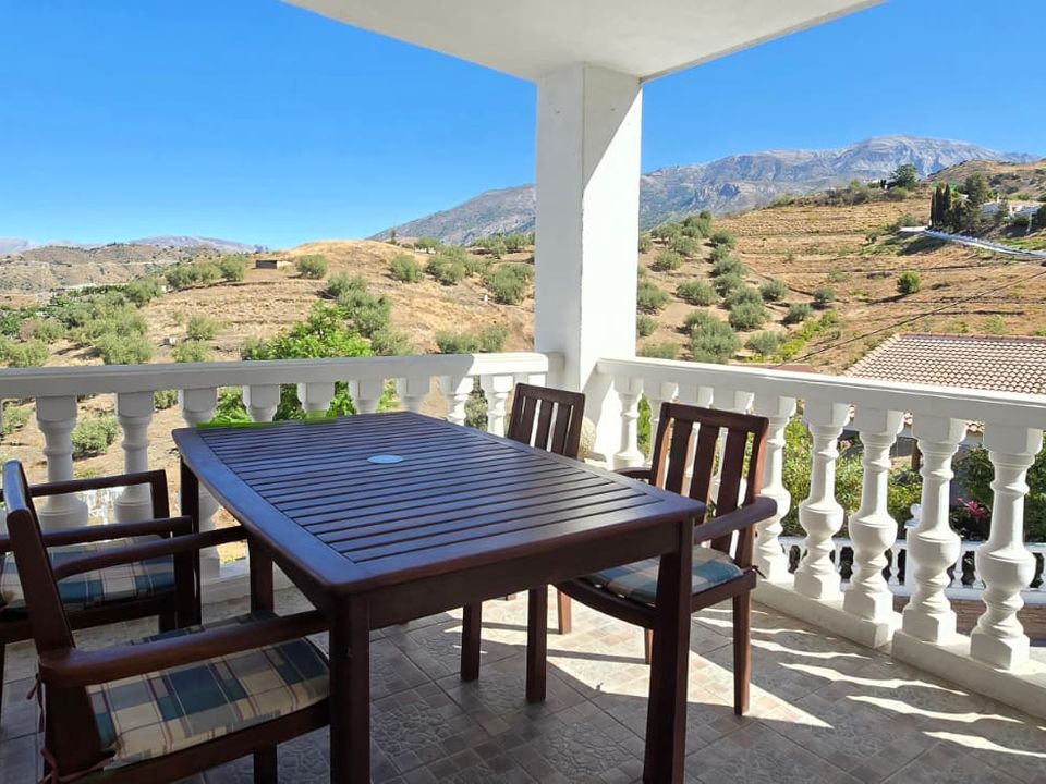 3 bedrooms Villa in Canillas de Aceituno, Spain No. 219119