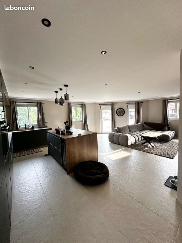 3 bedrooms Duplex in Emerainville, France No. 319444