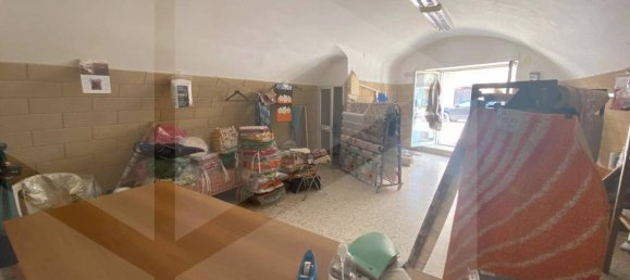 2 rooms Commercial property in Barletta, Italy No. 26617 3