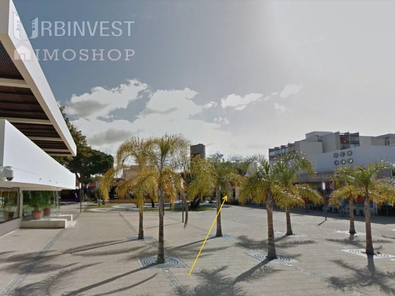 95m² Commercial property in Quarteira, Portugal No. 201411