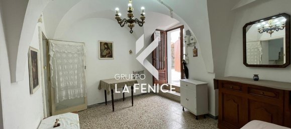 Дом с 2 комнатами в Чистернино, Италия № 131911 7