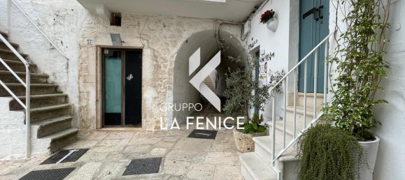 Дом с 2 комнатами в Чистернино, Италия № 131911 3