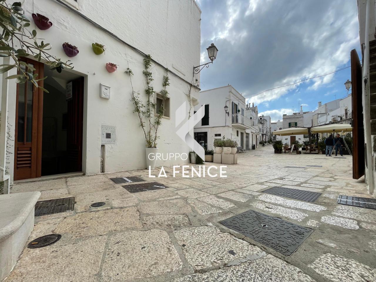 Дом с 2 комнатами в Чистернино, Италия № 131911