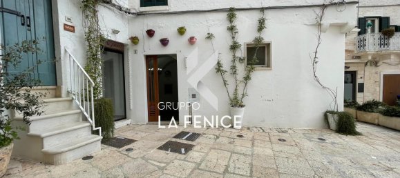 Дом с 2 комнатами в Чистернино, Италия № 131911 2