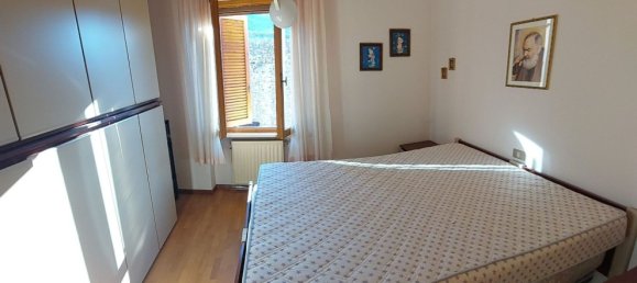 5 rooms Apartment in Spoleto, Italy No. 1860 21