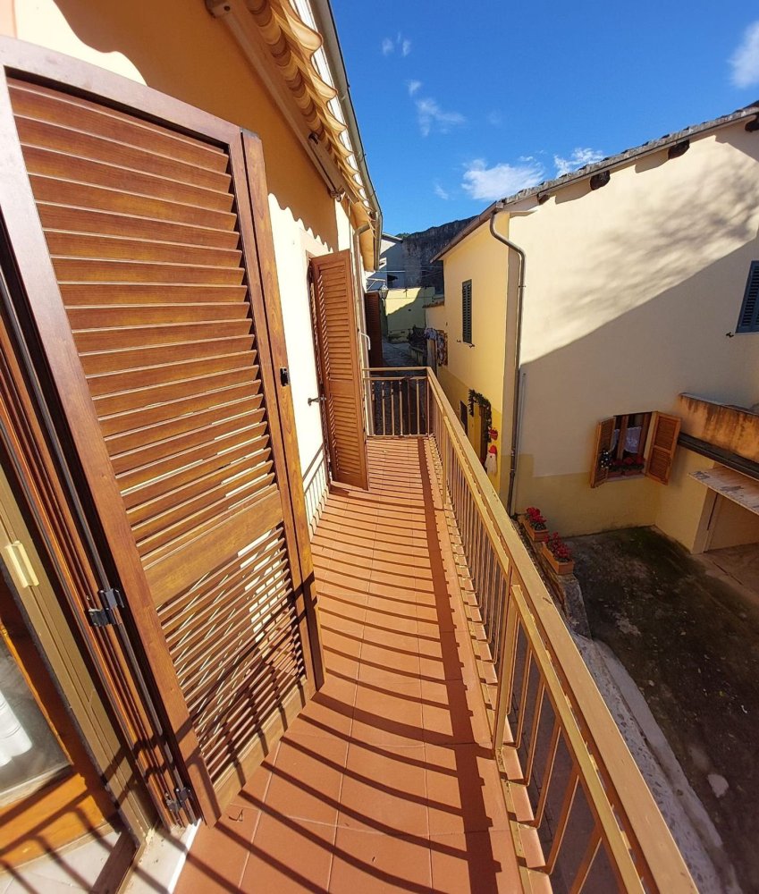 5 rooms Apartment in Spoleto, Italy No. 1860