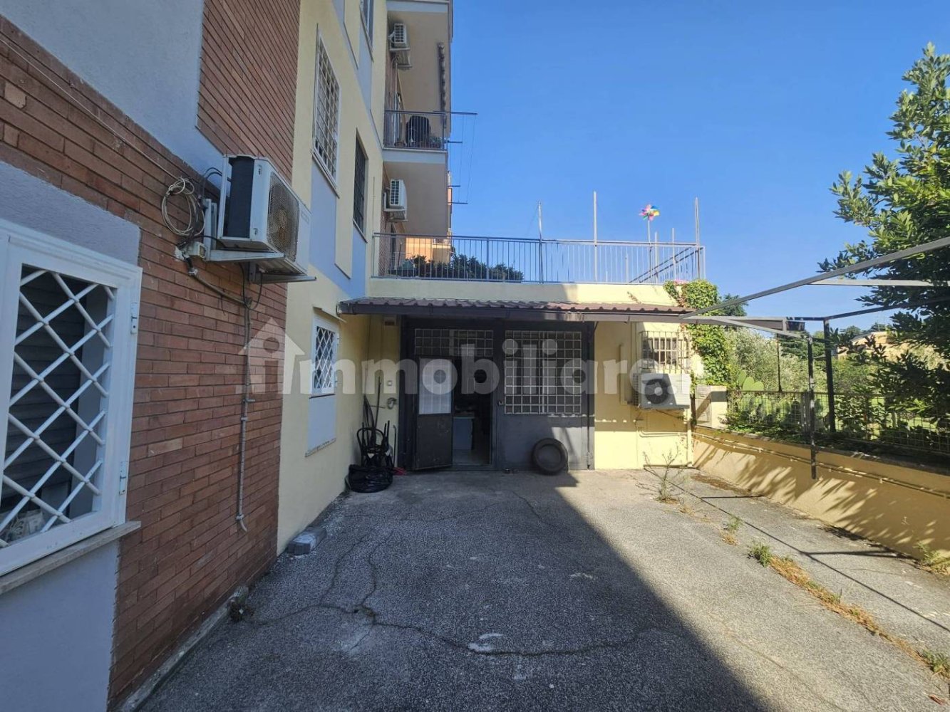 100m² Warehouse in Rome, Italy No. 337903