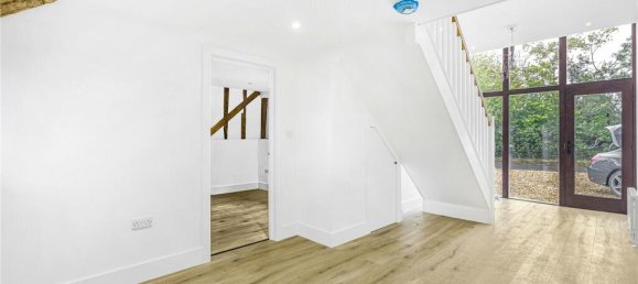 2 bedrooms House in Essendon, United Kingdom No. 6551 8