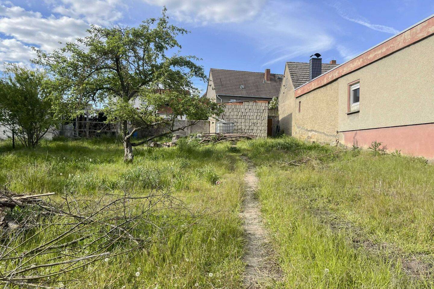  Land in Saalekreis, Germany No. 312095