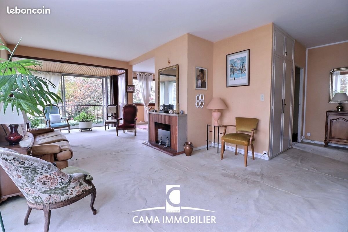 4 bedrooms Apartment in Fontenay-le-Fleury, France No. 184696