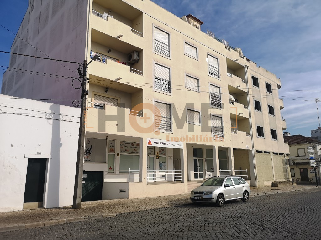 576m² Garage in Coruche, Portugal No. 57278