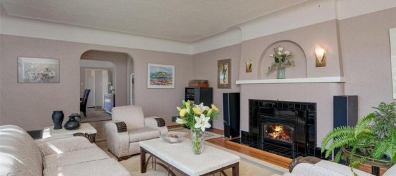 5 bedrooms House in British Columbia, Canada No. 1149 6