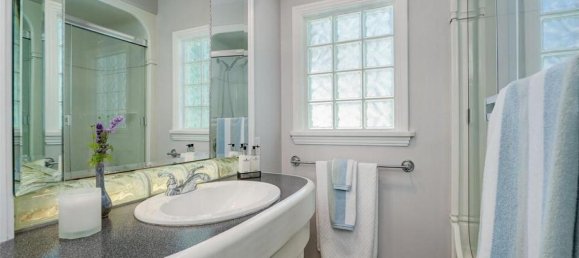 5 bedrooms House in British Columbia, Canada No. 1149 8