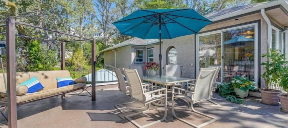 5 bedrooms House in British Columbia, Canada No. 1149 12