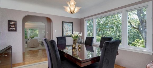 5 bedrooms House in British Columbia, Canada No. 1149 7