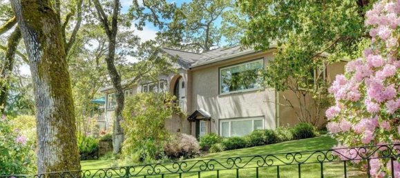 5 bedrooms House in British Columbia, Canada No. 1149 2