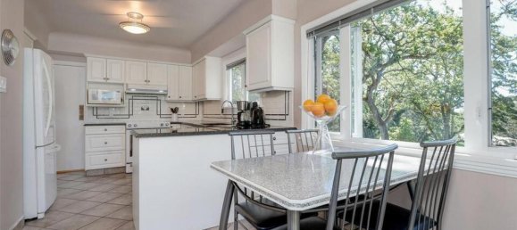 5 bedrooms House in British Columbia, Canada No. 1149 11