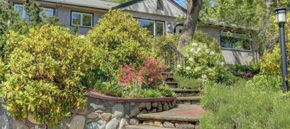 5 bedrooms House in British Columbia, Canada No. 1149 3