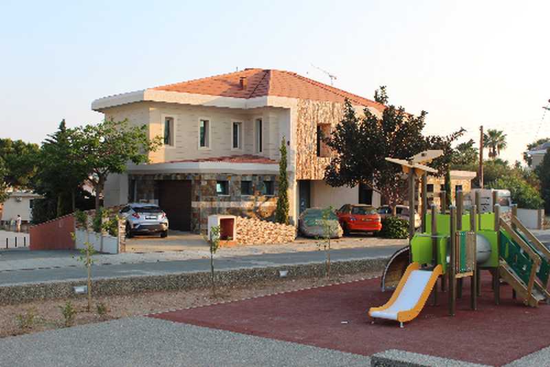5 bedrooms Villa in Germasogeia, Cyprus No. 15990