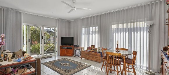 2 bedrooms Villa in Caravonica, Australia No. 281 4