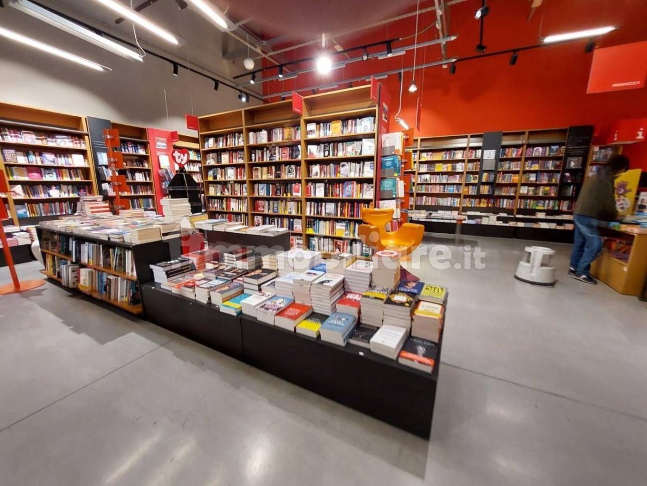 Propriété commerciale à Piacenza, Italy 257m² No. 317050