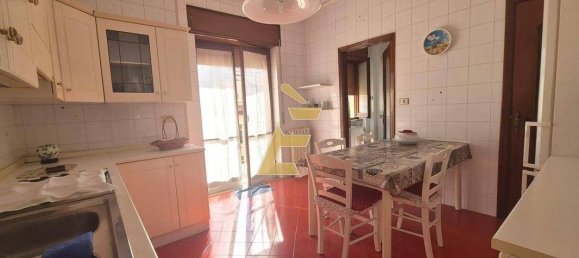 Квартира с 3 спальнями в Кастелламмаре ди Стабия, Италия № 329270 5